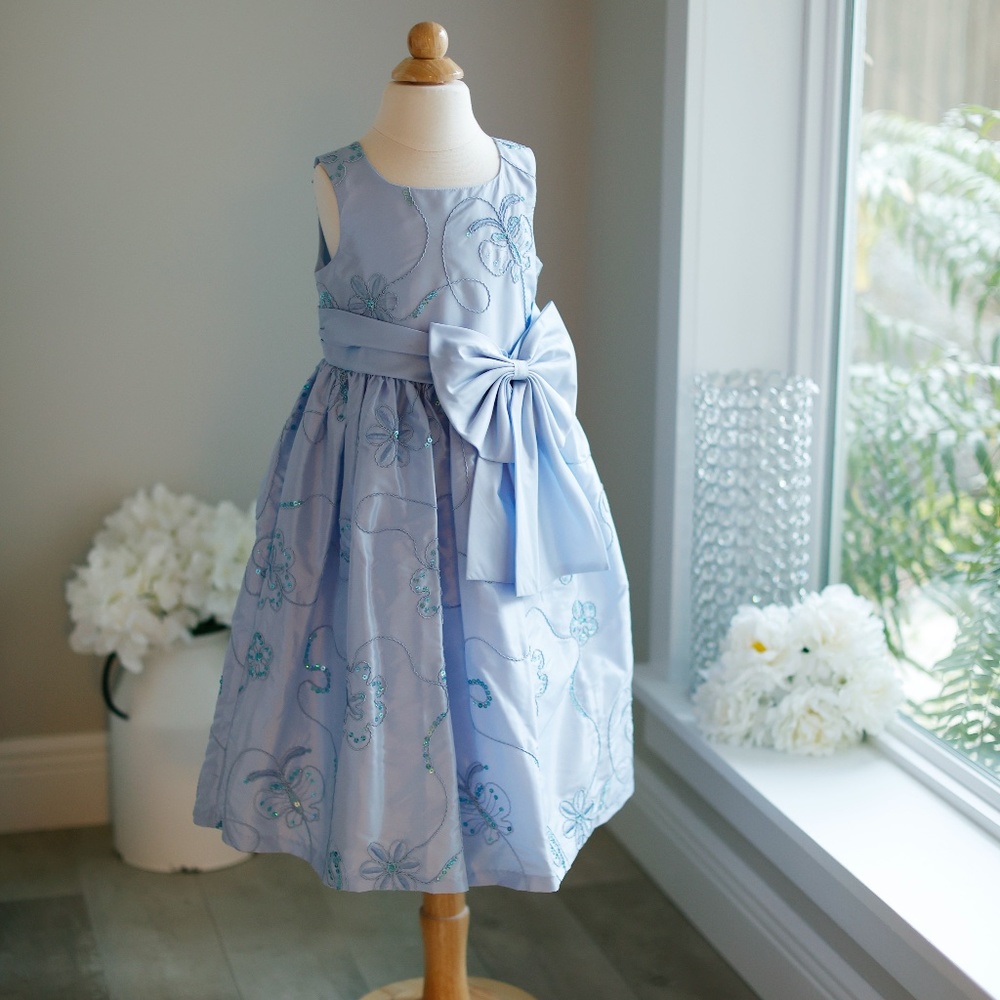 NWOT Girls size 5 Sleeveless Blue taffeta sequined Party Spring Dress